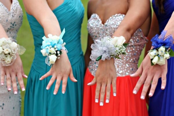 How to Handle Peer Pressure During Prom Season